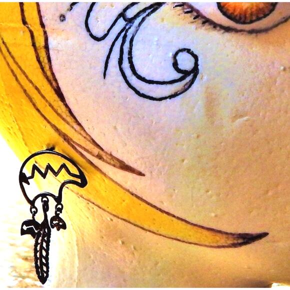 Vintage Native Folk Lore Tribal Bear & Feather Earrings - Picture 2 of 10